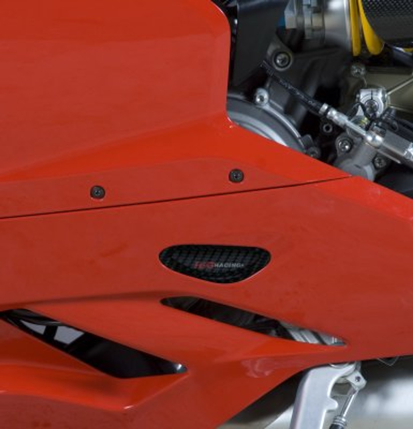 R&G Racing Carbon Engine Case Cover LHS Only for Ducati 899 Panigale '11-'19, 959 Panigale '08-'21, 1199 Panigale '12-'19, 1299 Panigale '06-'19, V2 Panigale '00-'22 R&G Racing Carbon Engine Case Cover LHS Only for Ducati 899 Panigale '11-'19, 959 Panigale '08-'21, 1199 Panigale '12-'19, 1299 Panigale '06-'19, V2 Panigale '00-'22